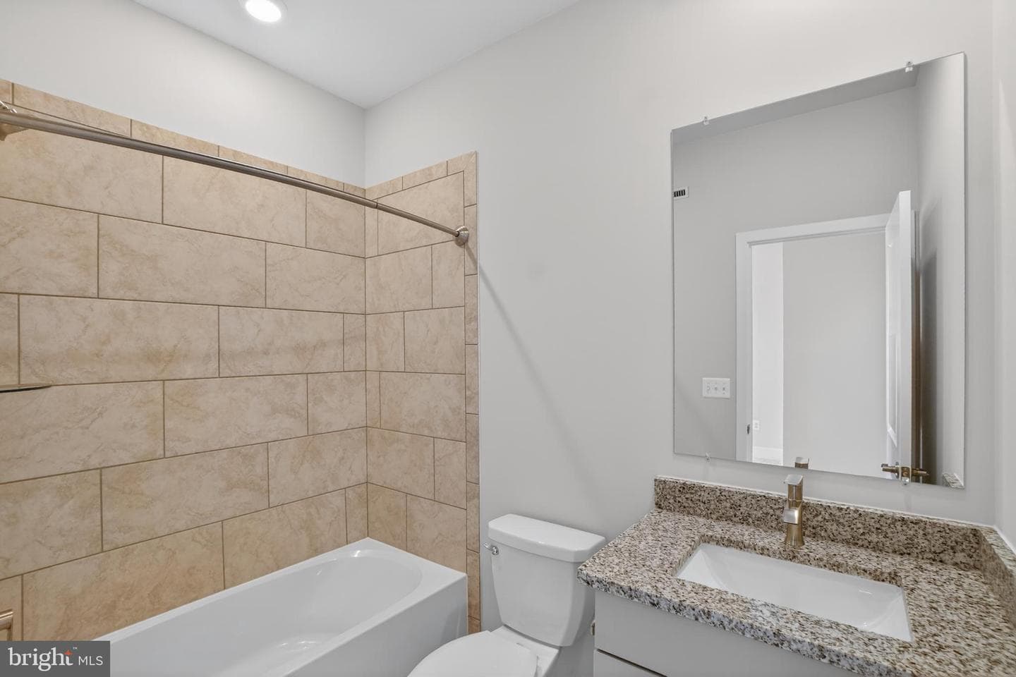 504 Willowshire Street photo 16