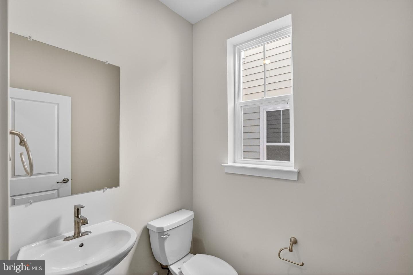 504 Willowshire Street photo 17