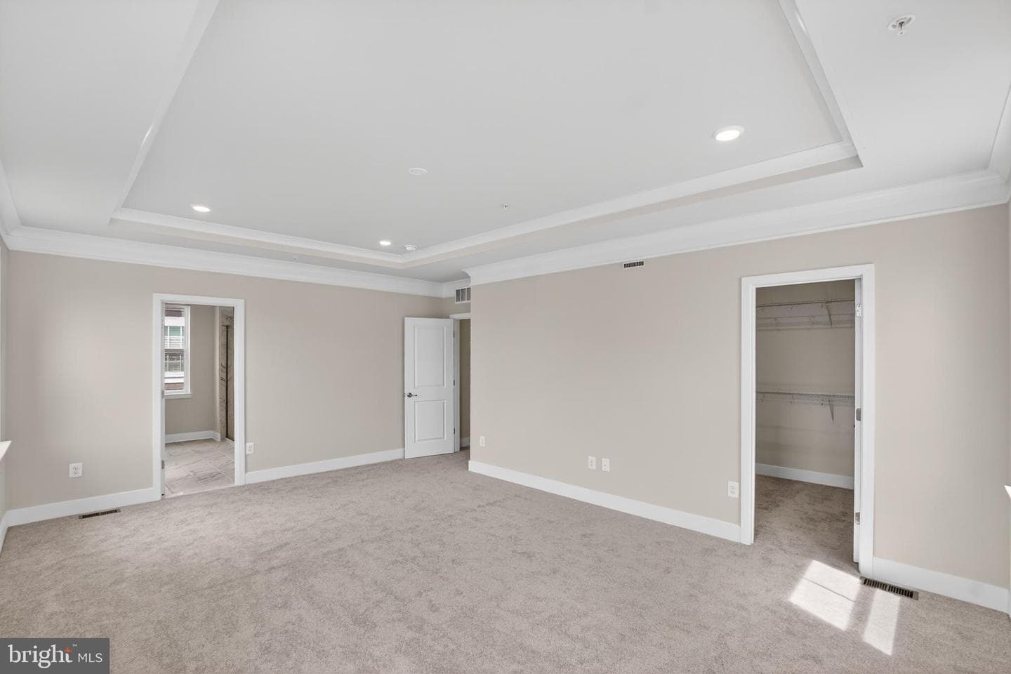 504 Willowshire Street photo 8