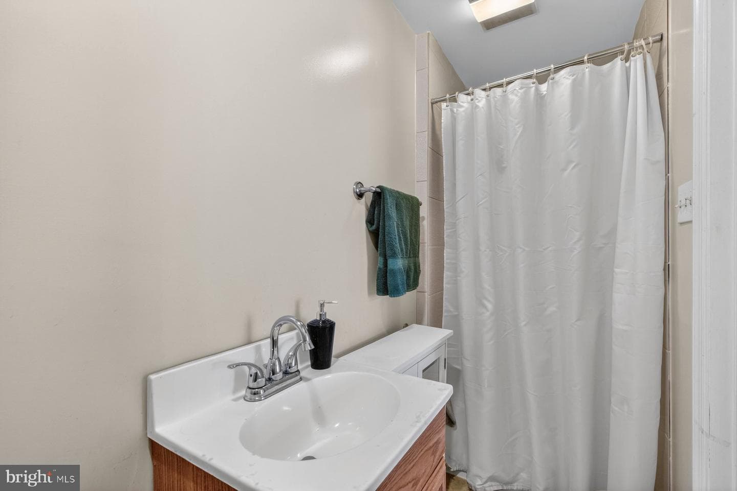201 Uppergate Court photo 13