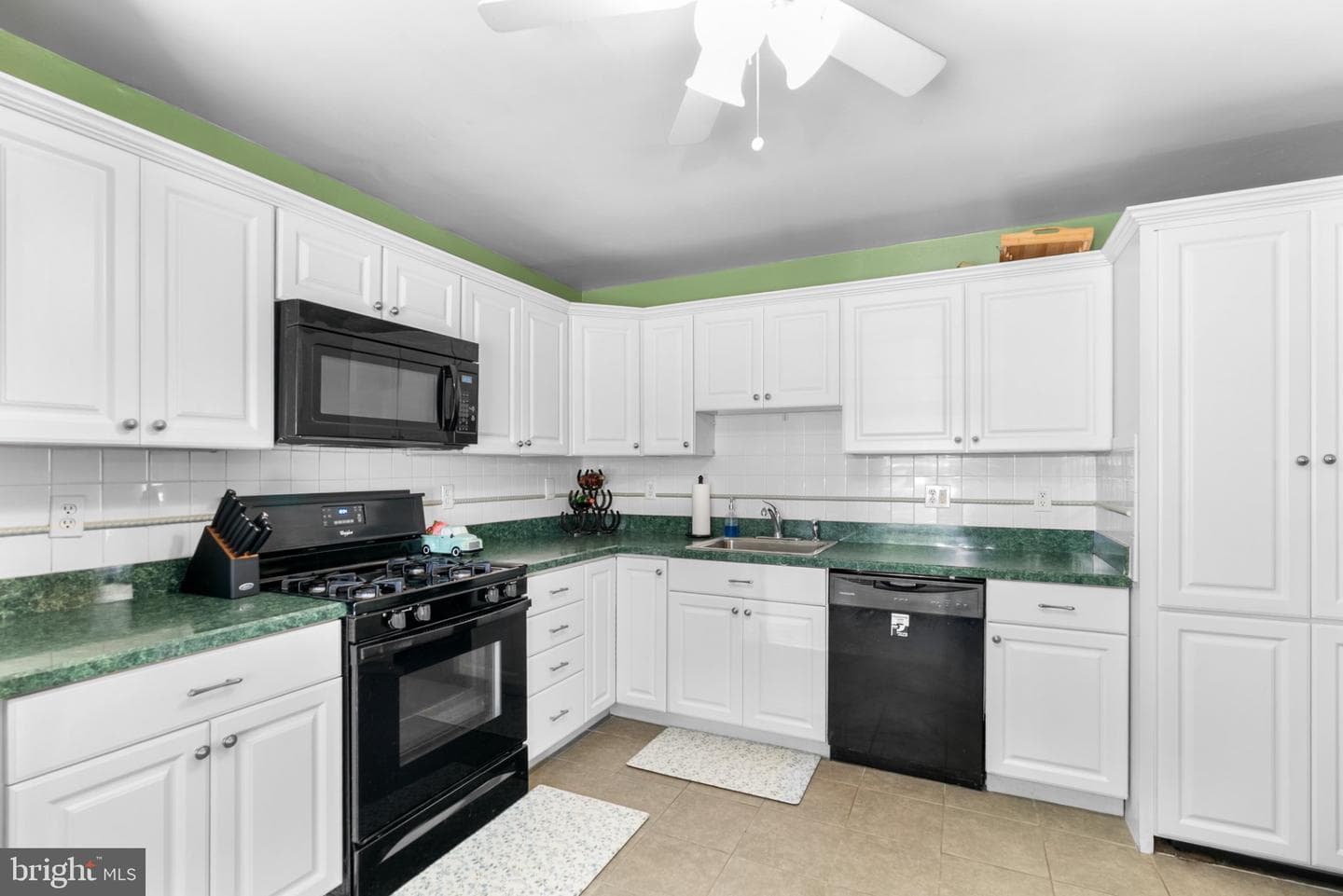 803 Greenview Court photo 5