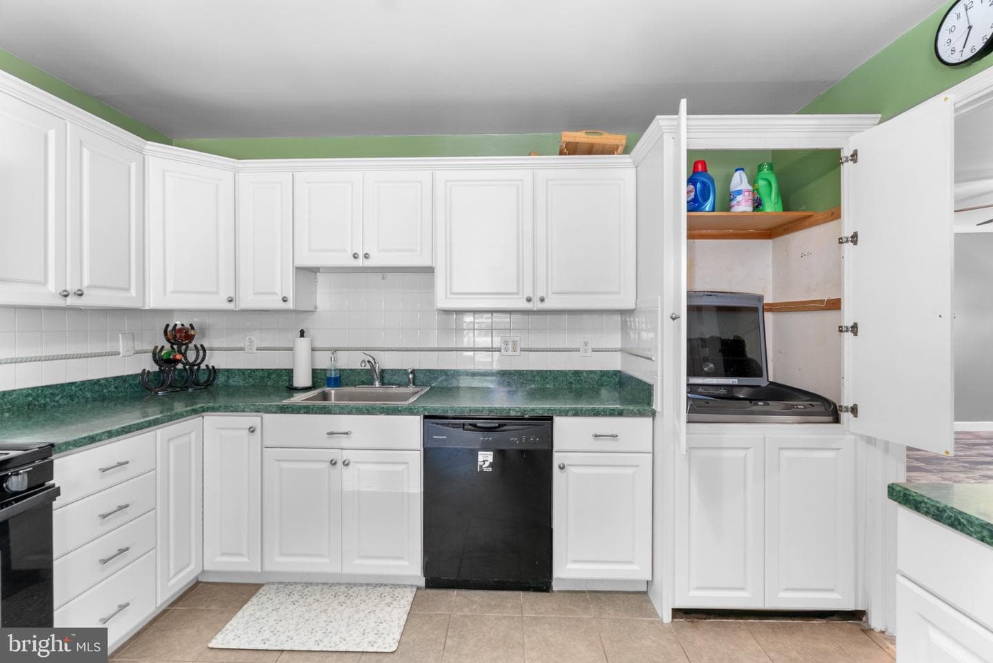 803 Greenview Court photo 7