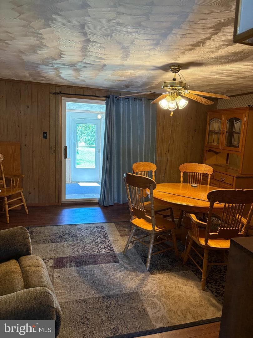 1021 Fredonia Court photo 4