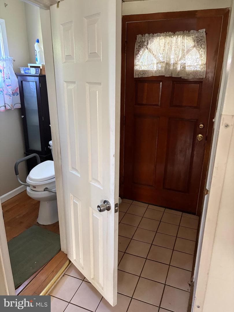 1021 Fredonia Court photo 9
