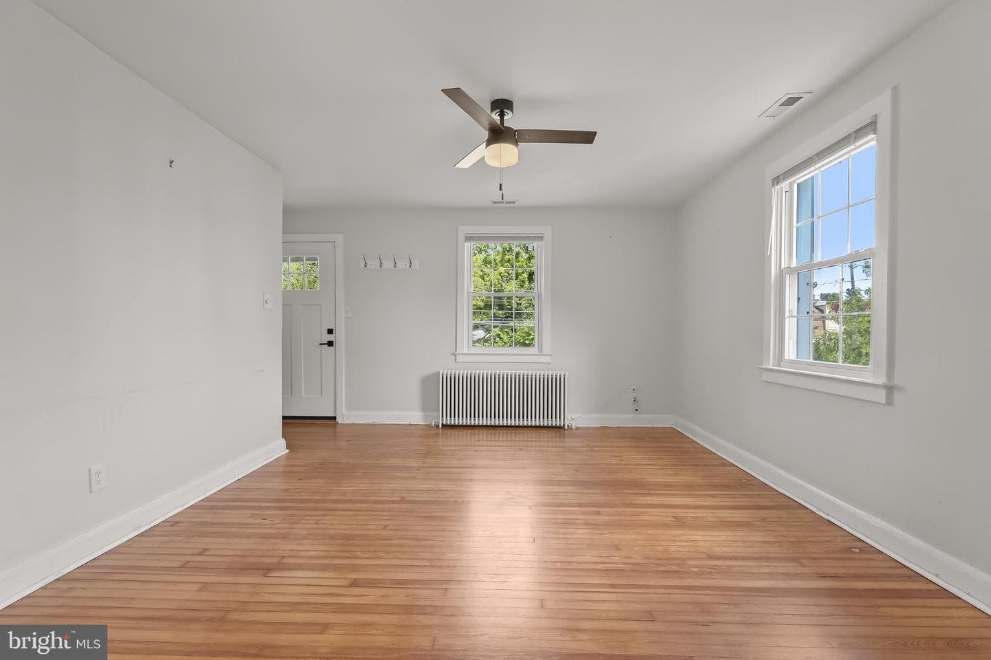 1429 Front Avenue photo 5