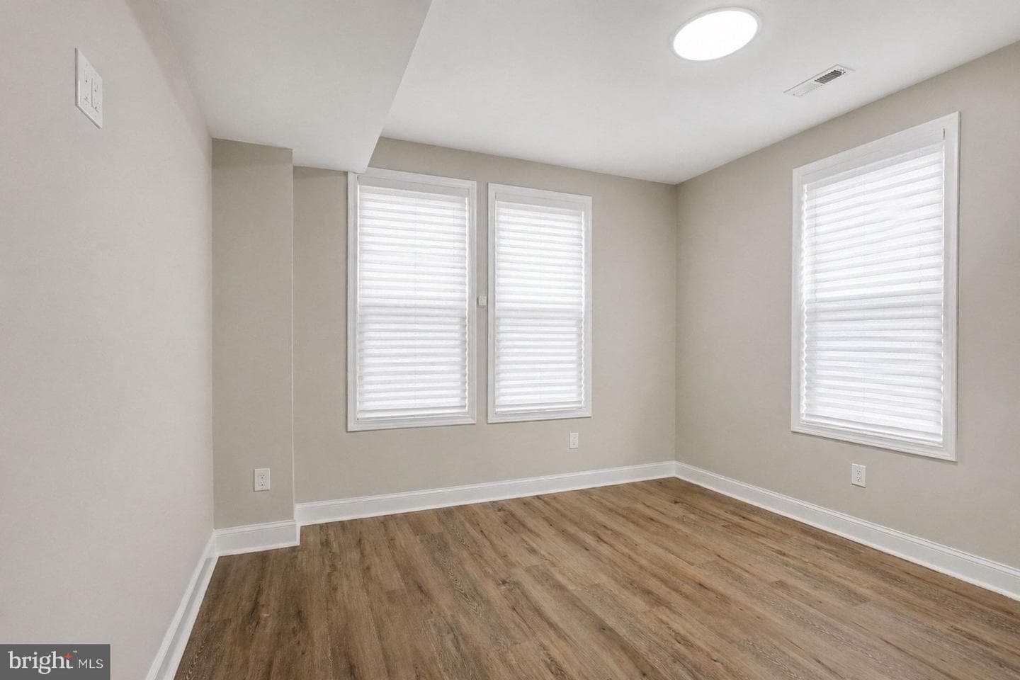 125 Leslie Avenue photo 14