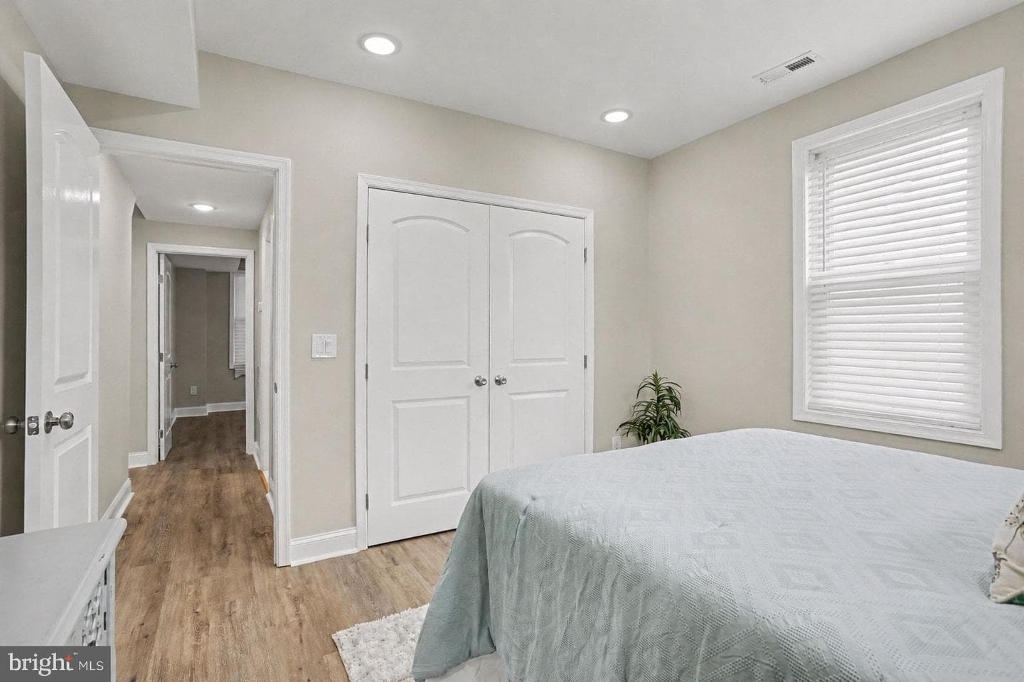 125 Leslie Avenue photo 9