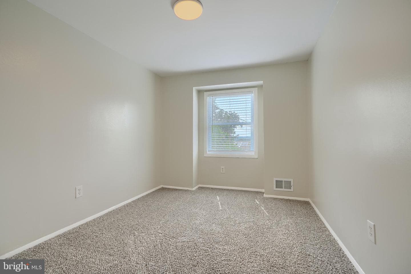 6190 Radecke Avenue photo 25