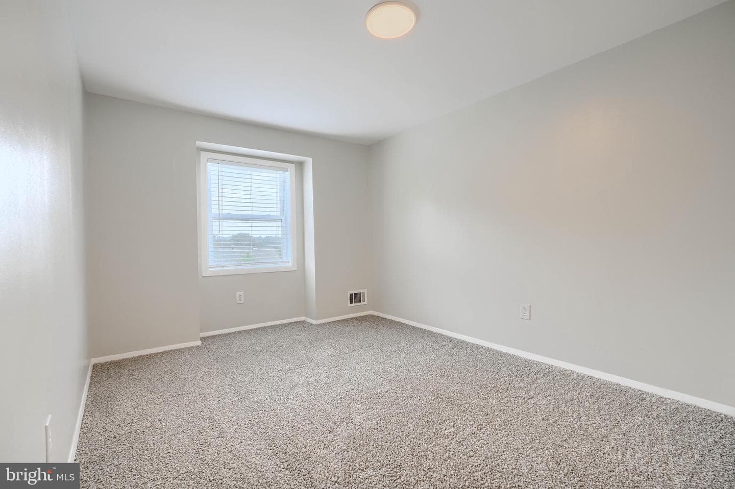 6190 Radecke Avenue photo 27