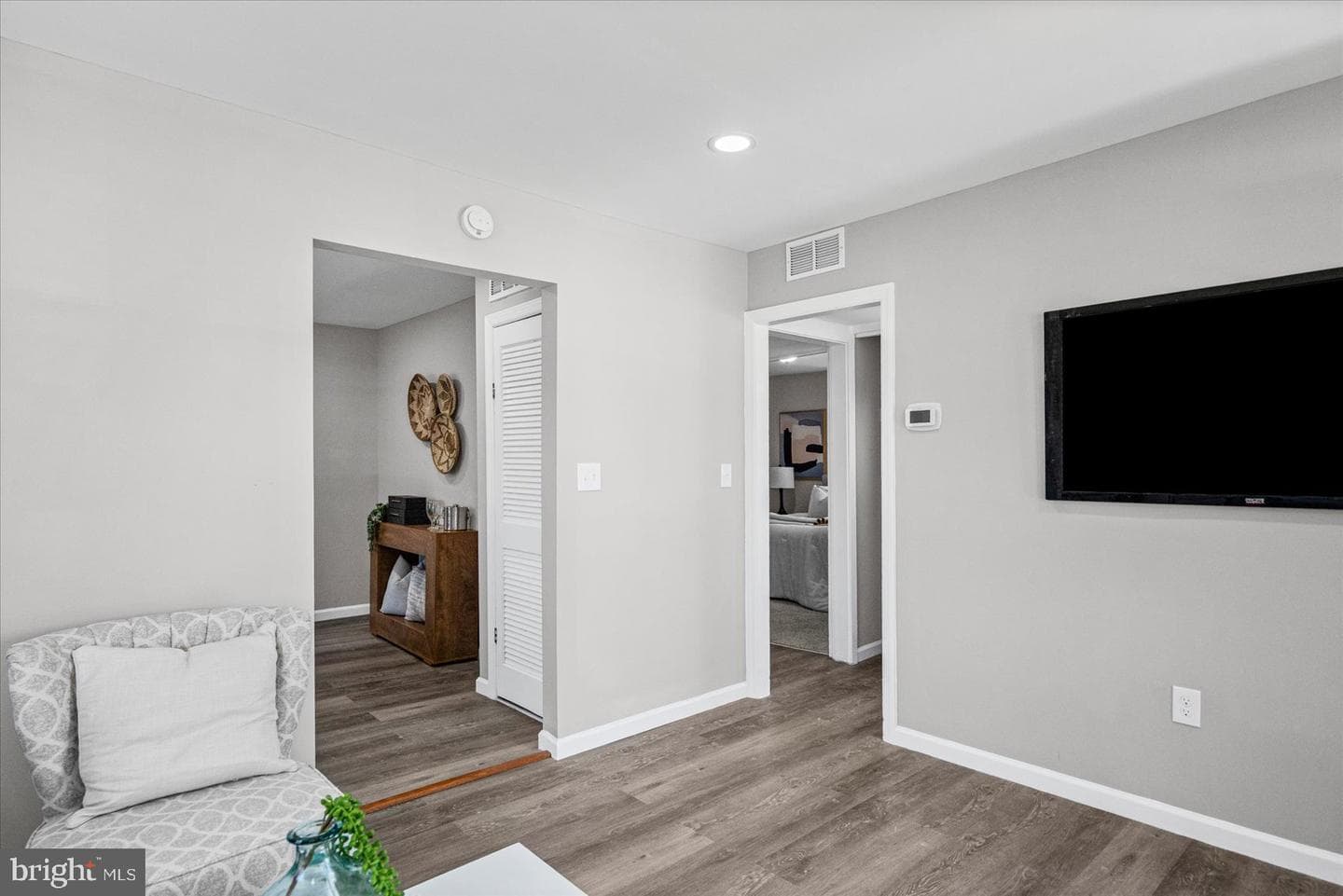 567 Compass Road photo 10