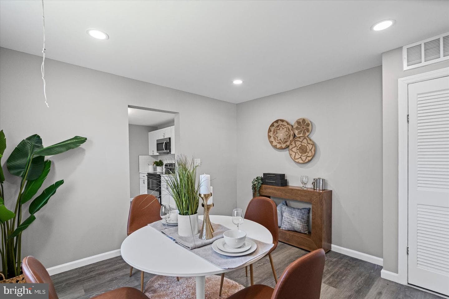 567 Compass Road photo 13