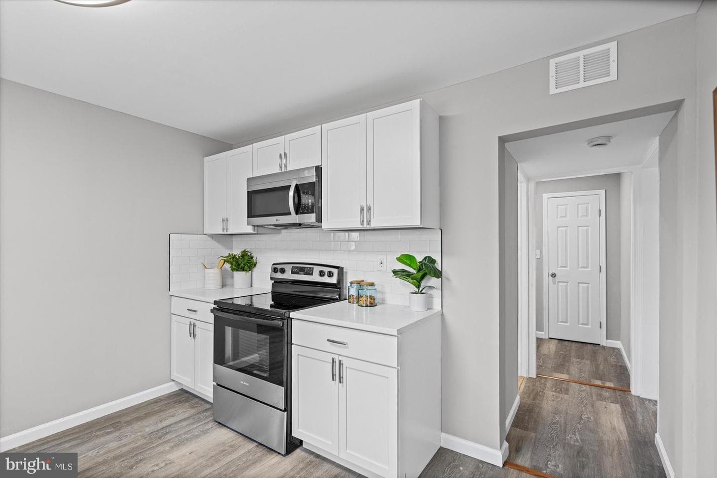 567 Compass Road photo 17