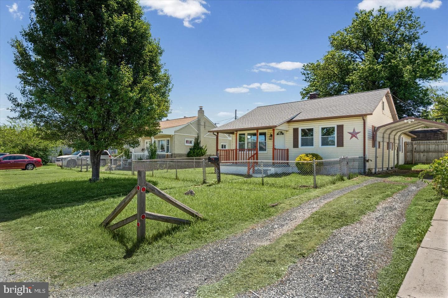 567 Compass Road photo 2