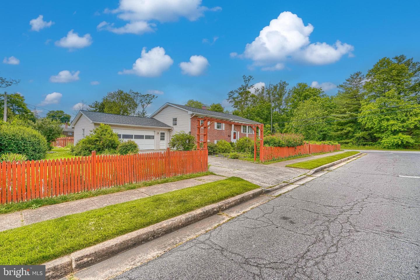 201 Mysticwood Road photo 2