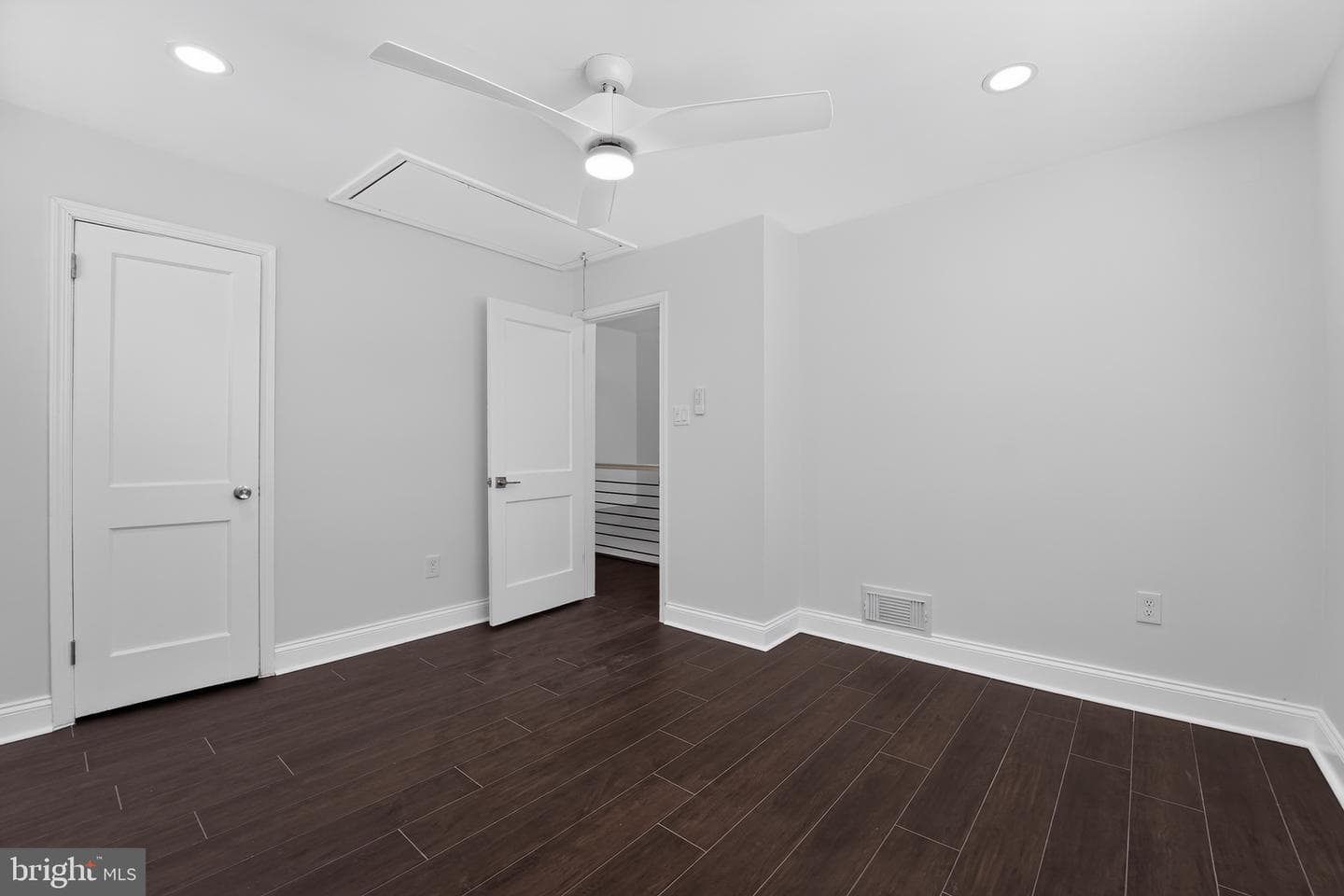2128 Redthorn photo 11