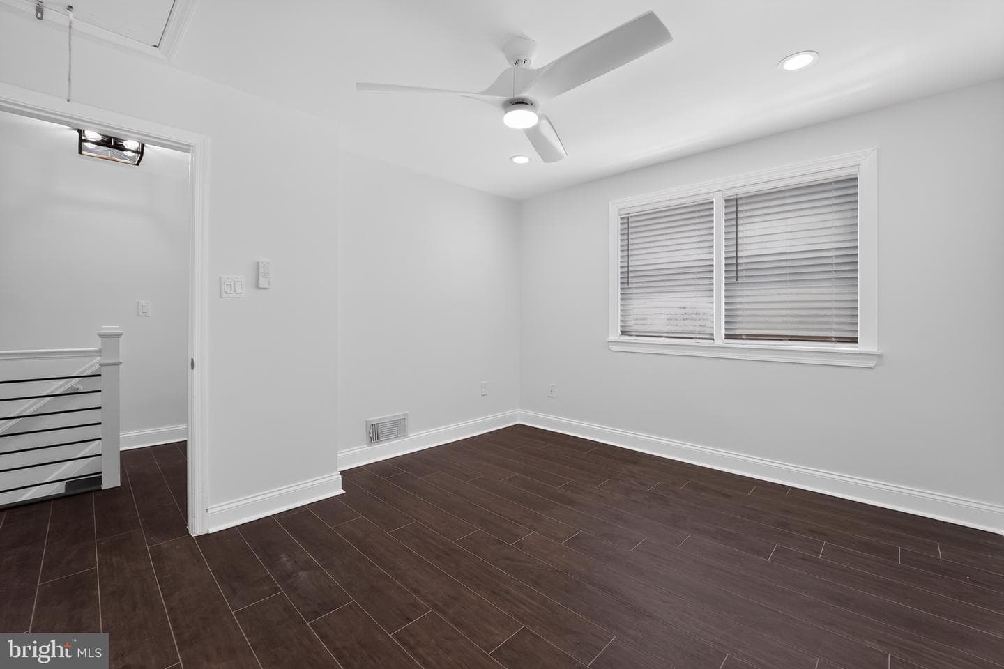 2128 Redthorn photo 12