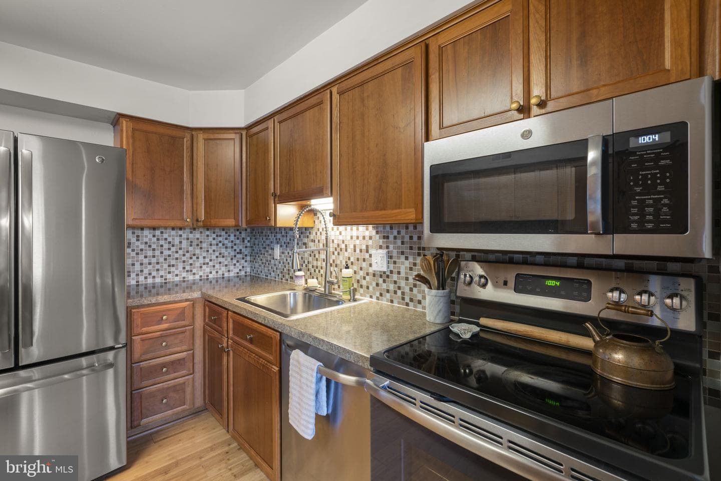 1 Elphin Court #301 photo 11