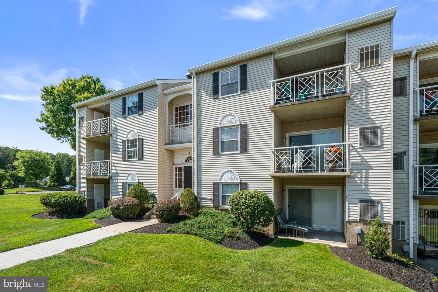 1 Elphin Court #301 photo 32