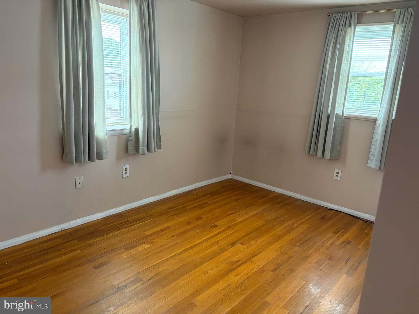 638 Kingston Road photo 10