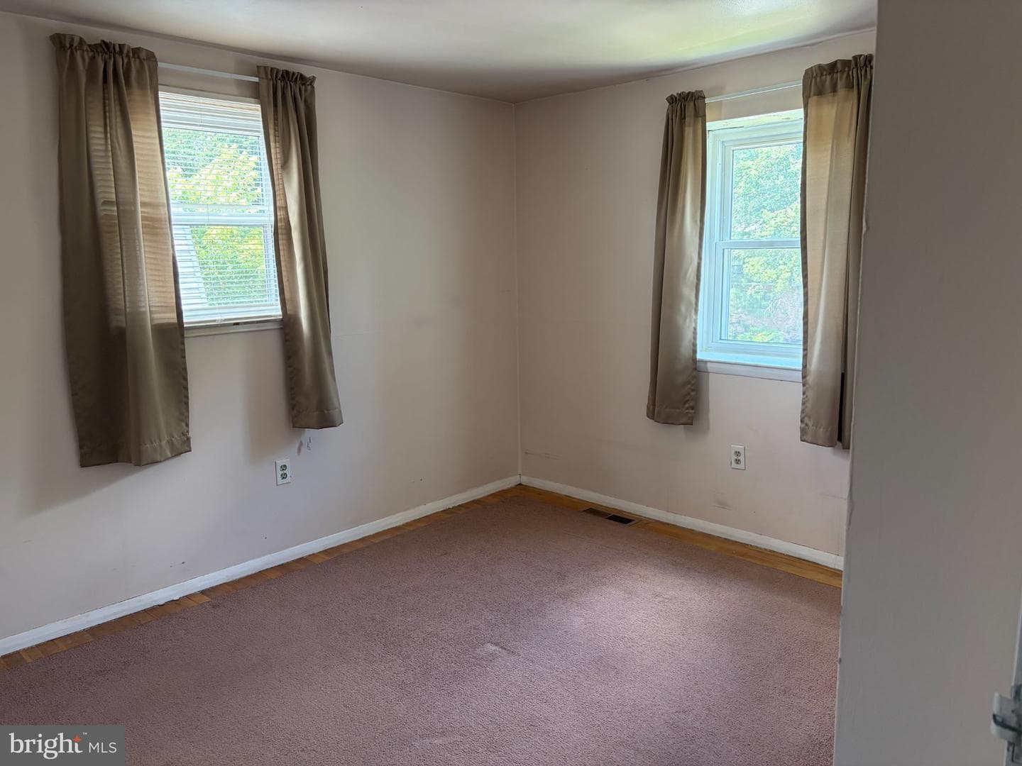 638 Kingston Road photo 11