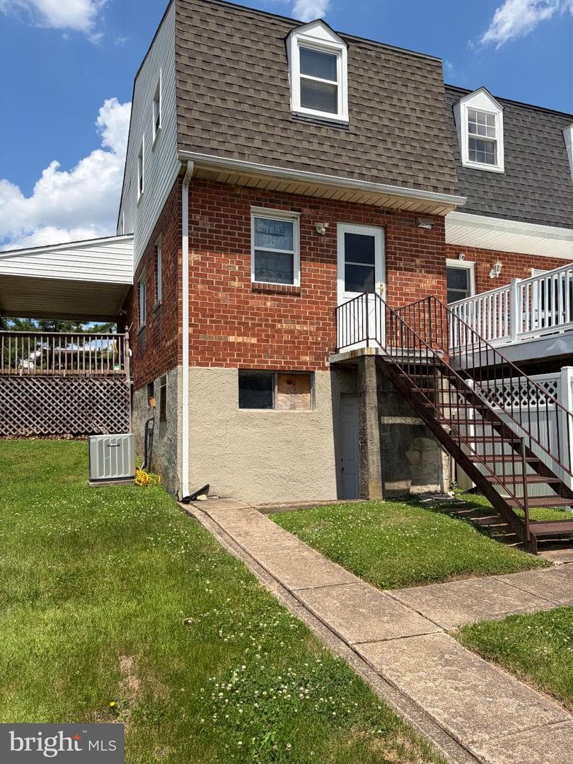 638 Kingston Road photo 17