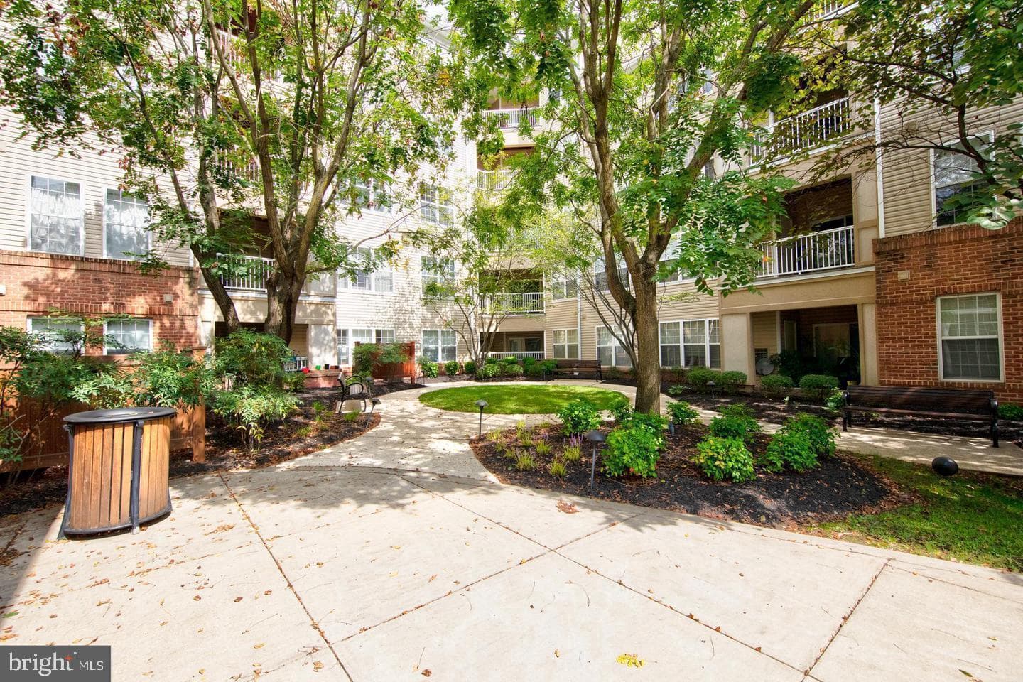519 Ensemble Ct photo 56