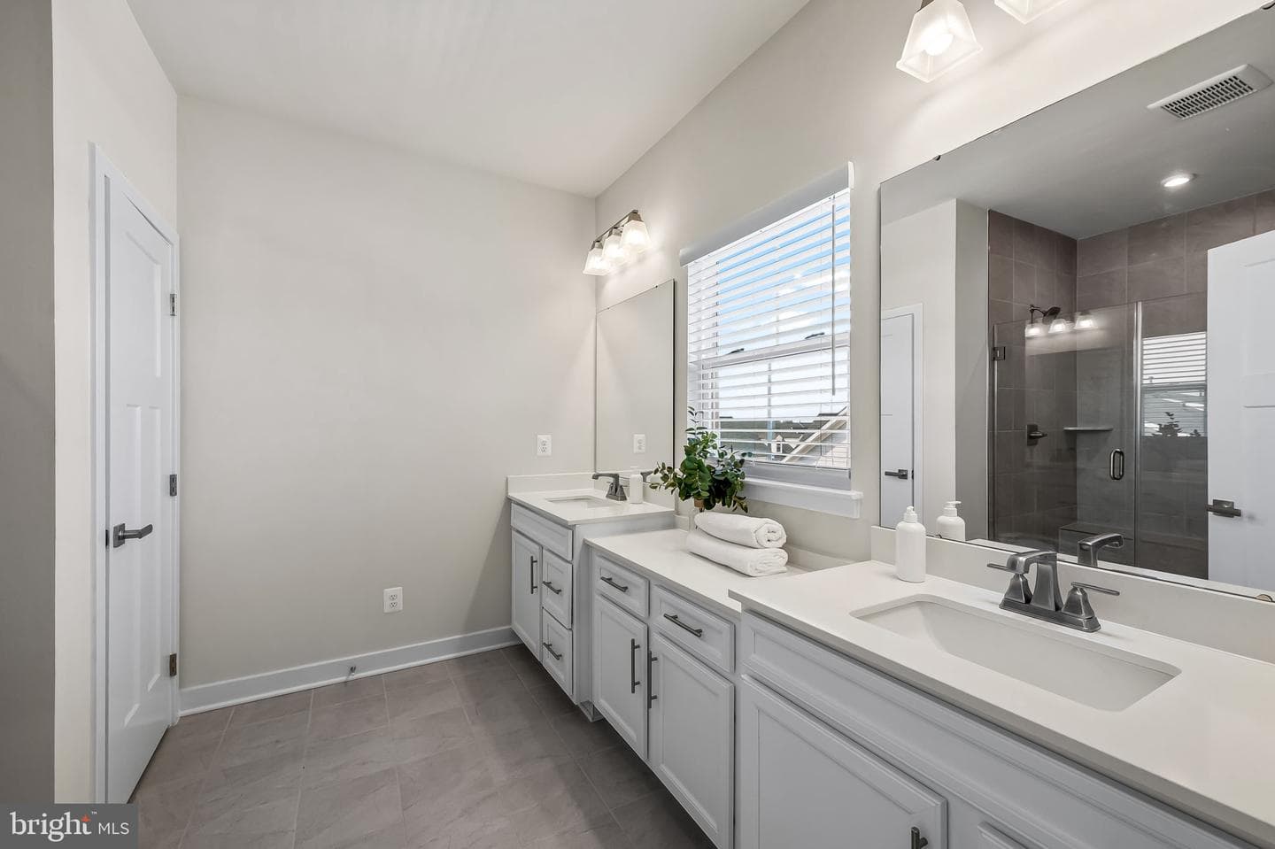 10837 Beckenham Street photo 29