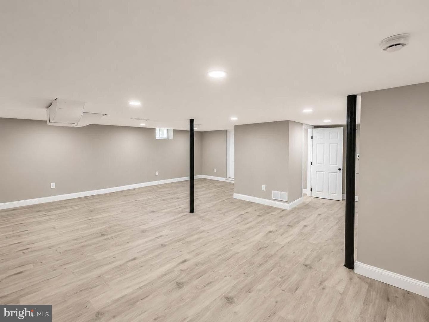 7508 Kenlea Avenue photo 31