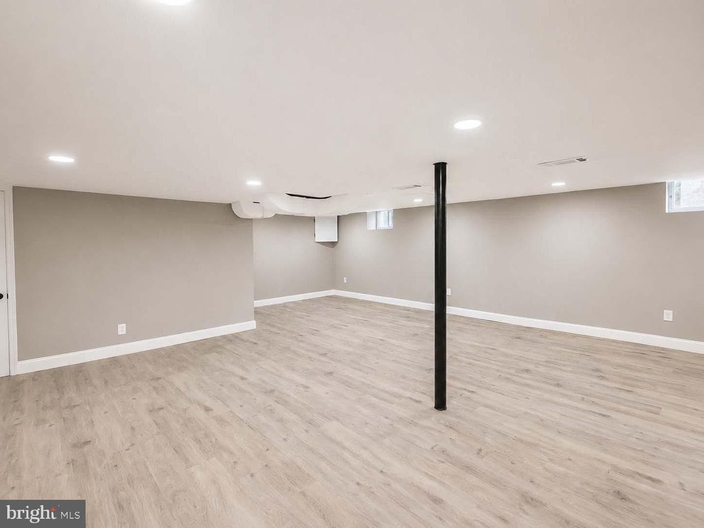7508 Kenlea Avenue photo 32