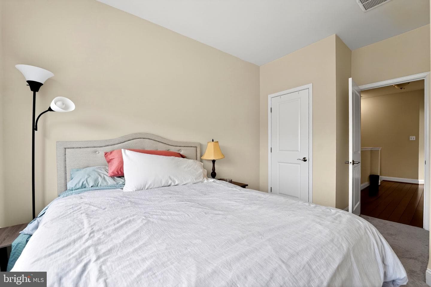 130 Linden Place photo 14