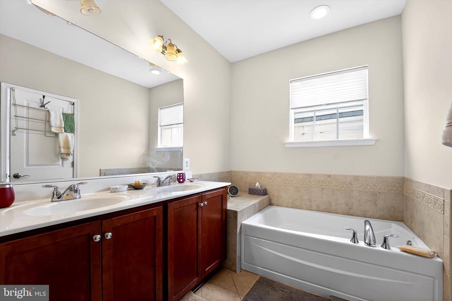 130 Linden Place photo 20