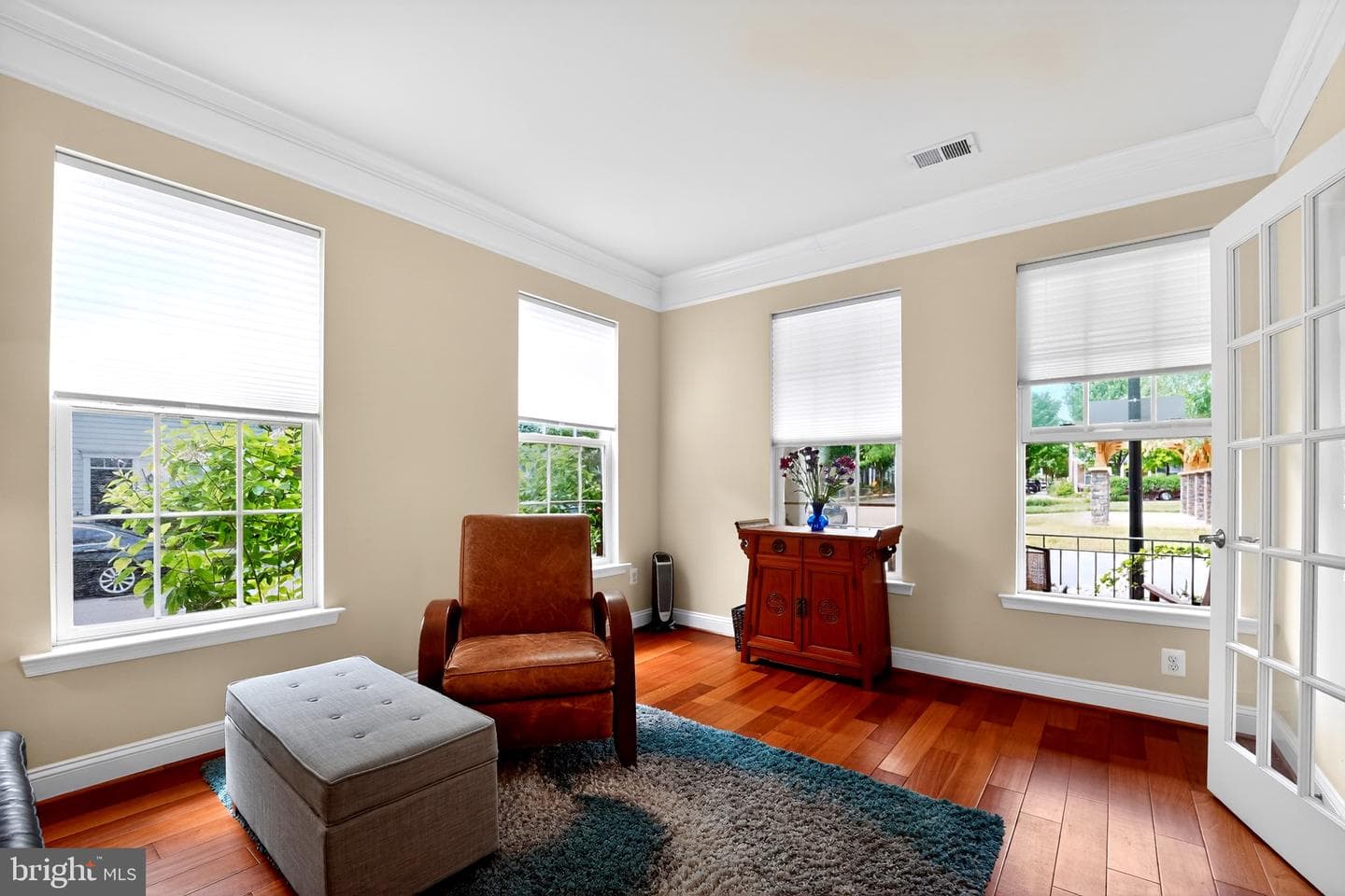 130 Linden Place photo 25