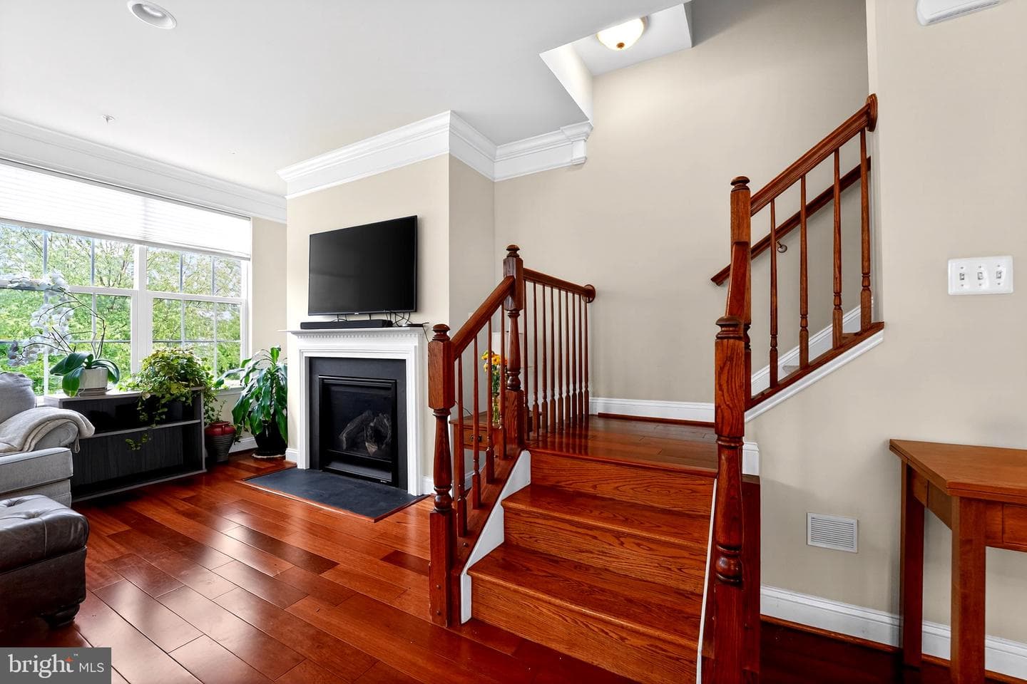 130 Linden Place photo 6