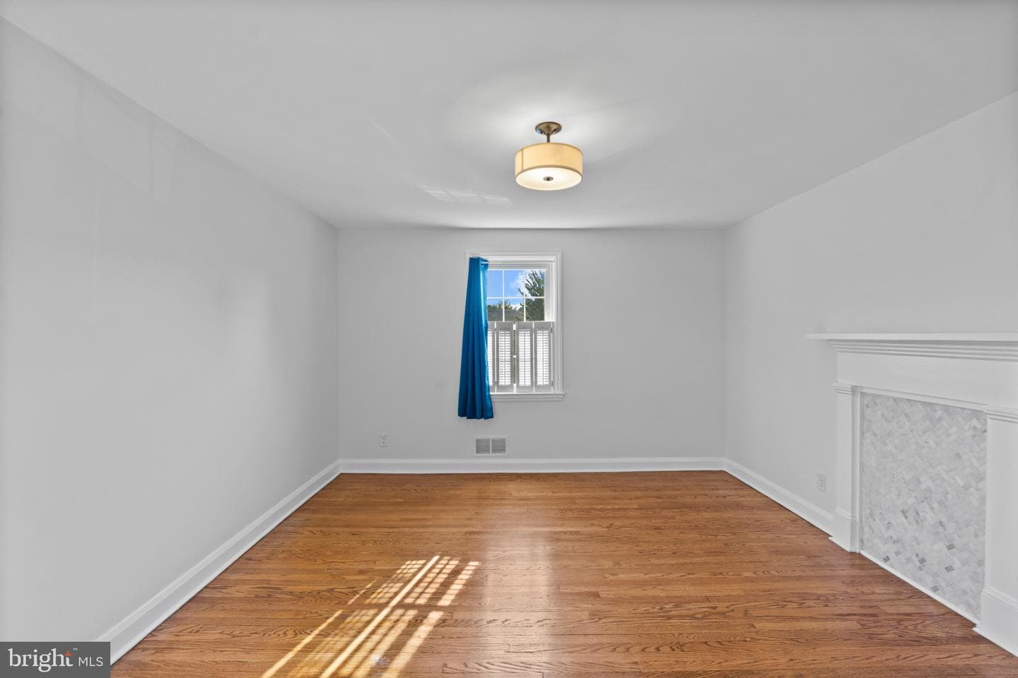 327 Stratford Road photo 22