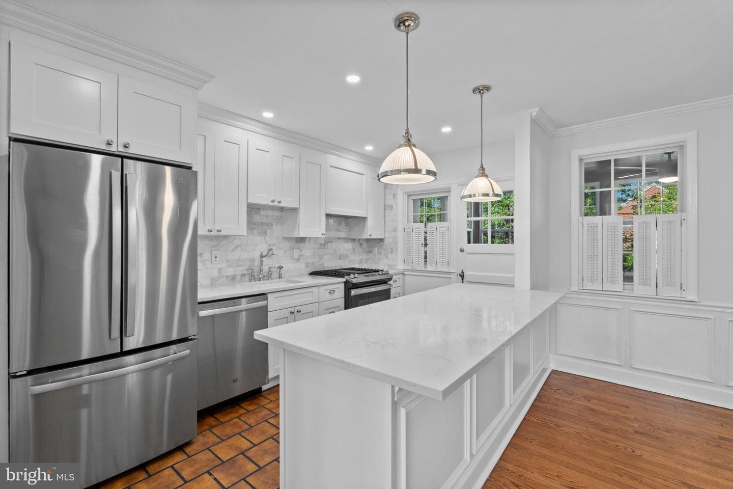 327 Stratford Road photo 9