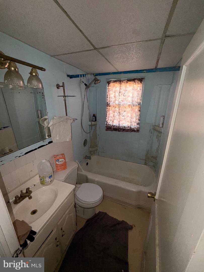 136 Kingston Road photo 4