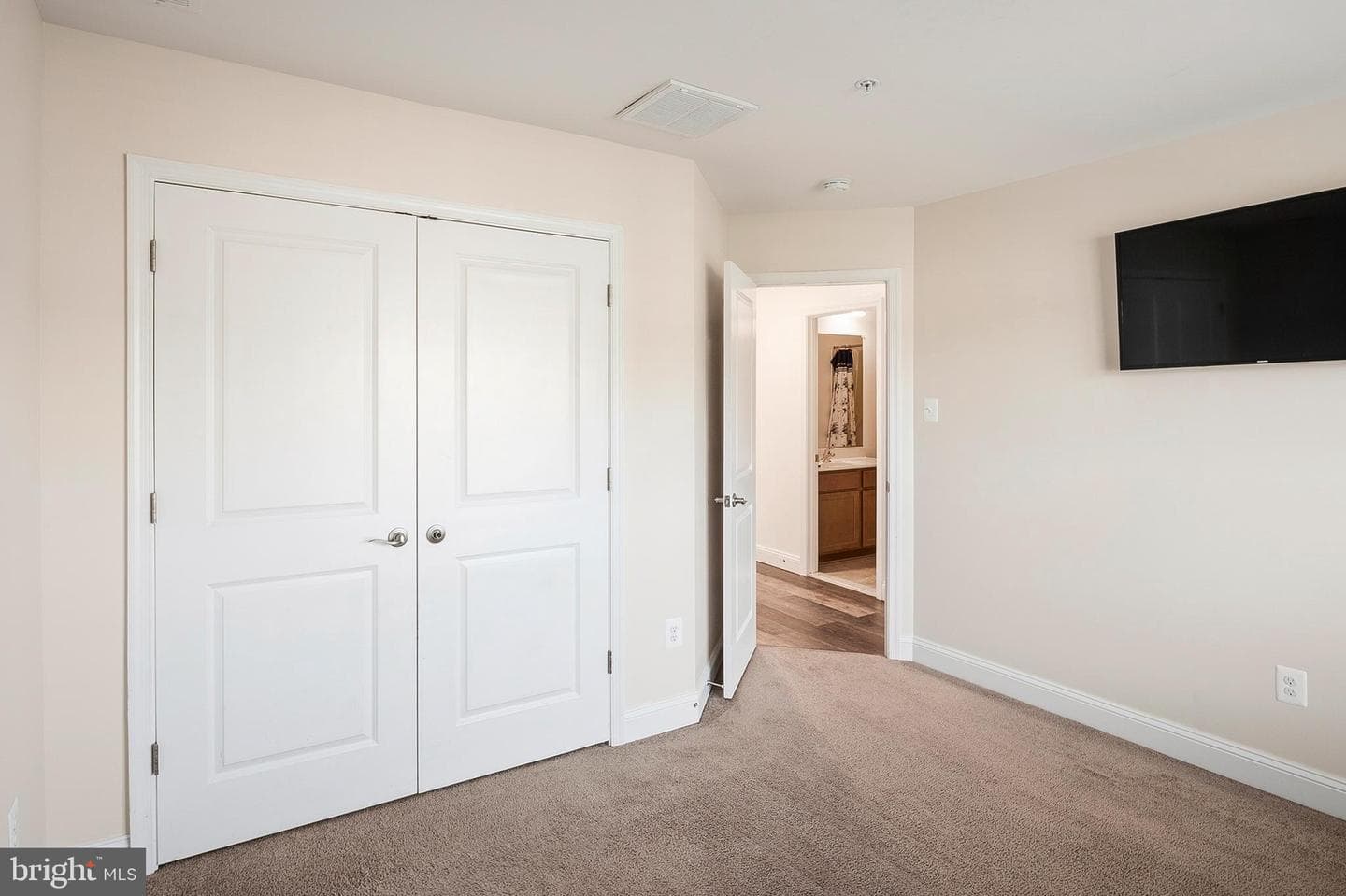 33 Greensborough Road photo 34
