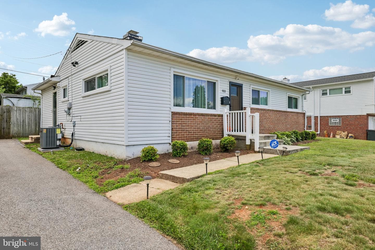 933 Prestwood Road photo 4