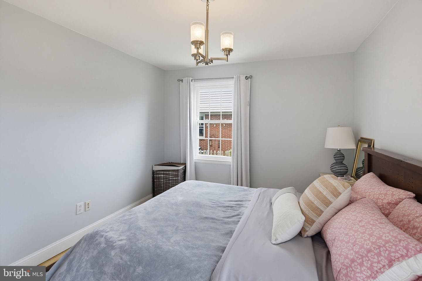 1034 Donington Circle photo 12