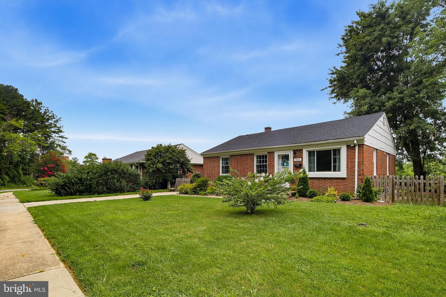 1034 Donington Circle photo 2