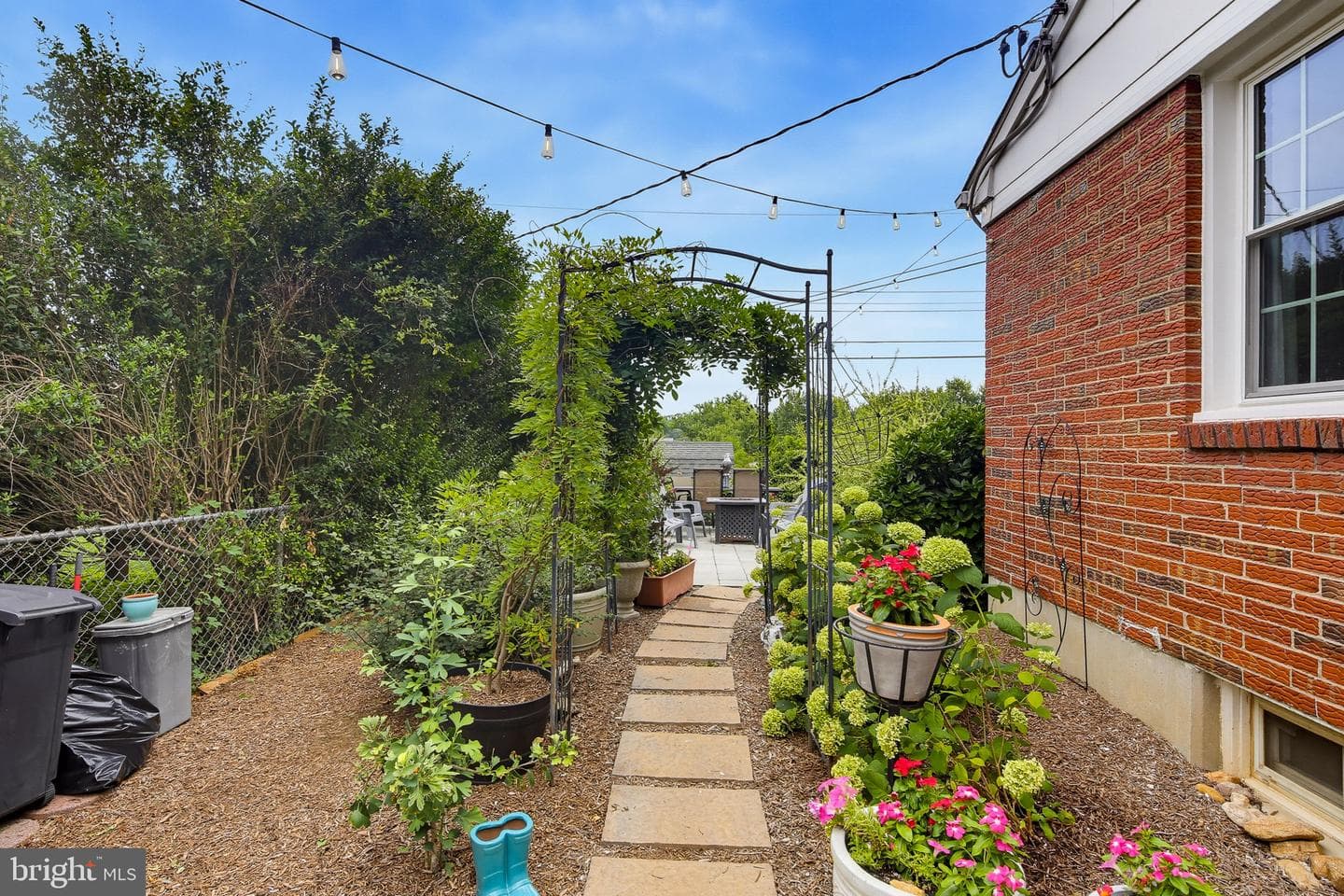 1034 Donington Circle photo 36
