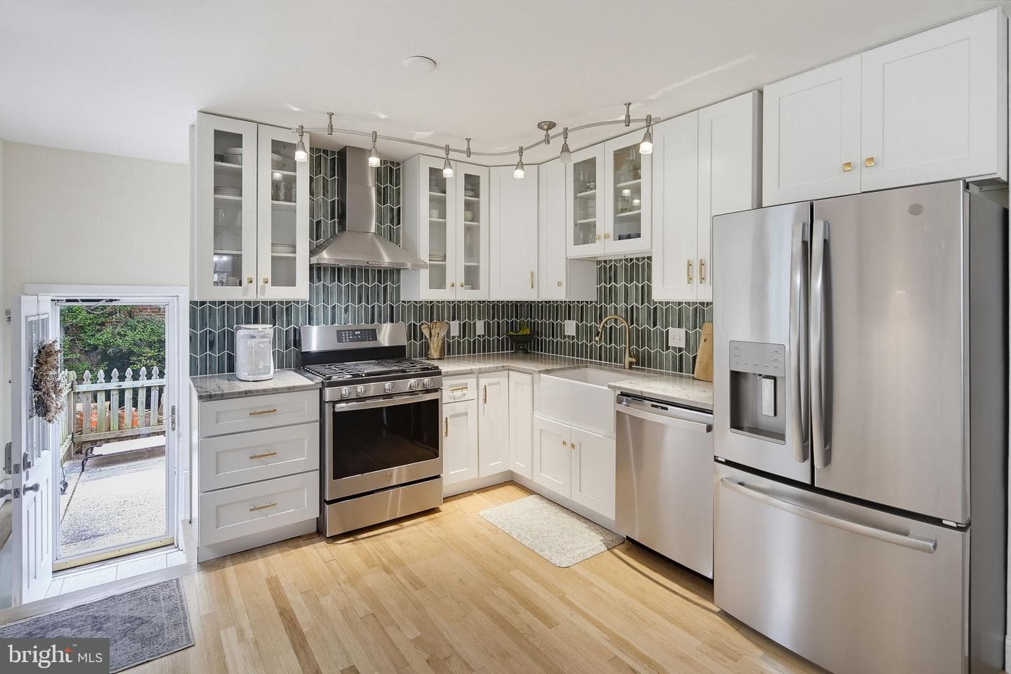 1034 Donington Circle photo 4