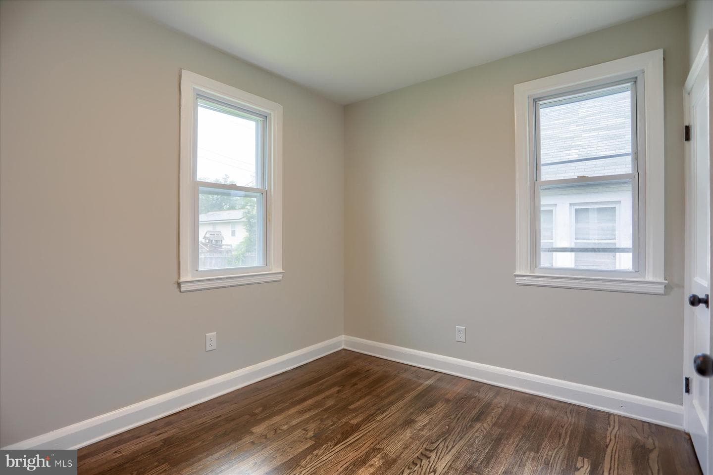 24 Lincoln Avenue photo 13