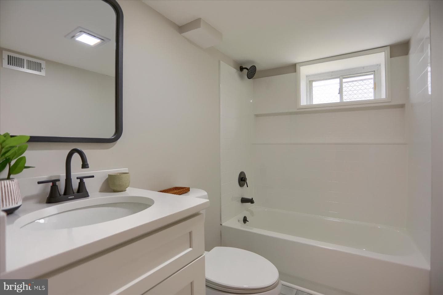 24 Lincoln Avenue photo 23
