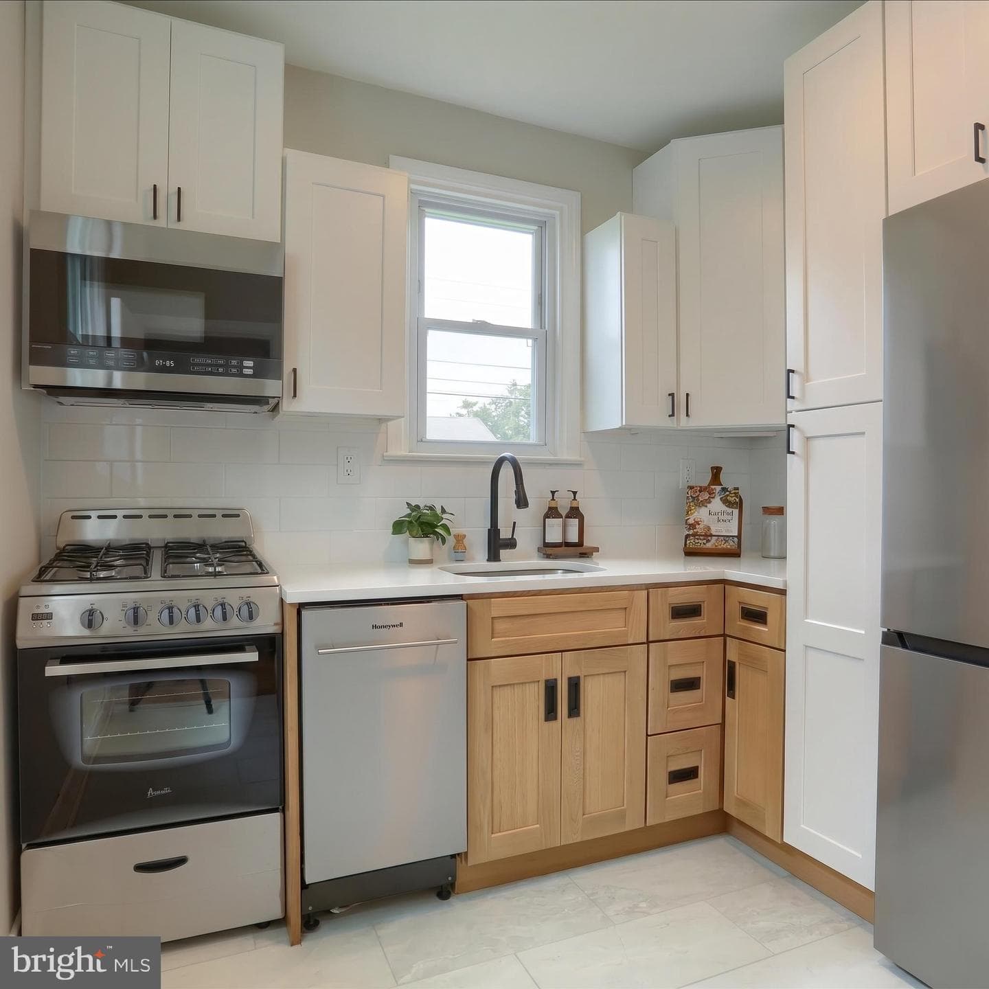 24 Lincoln Avenue photo 8