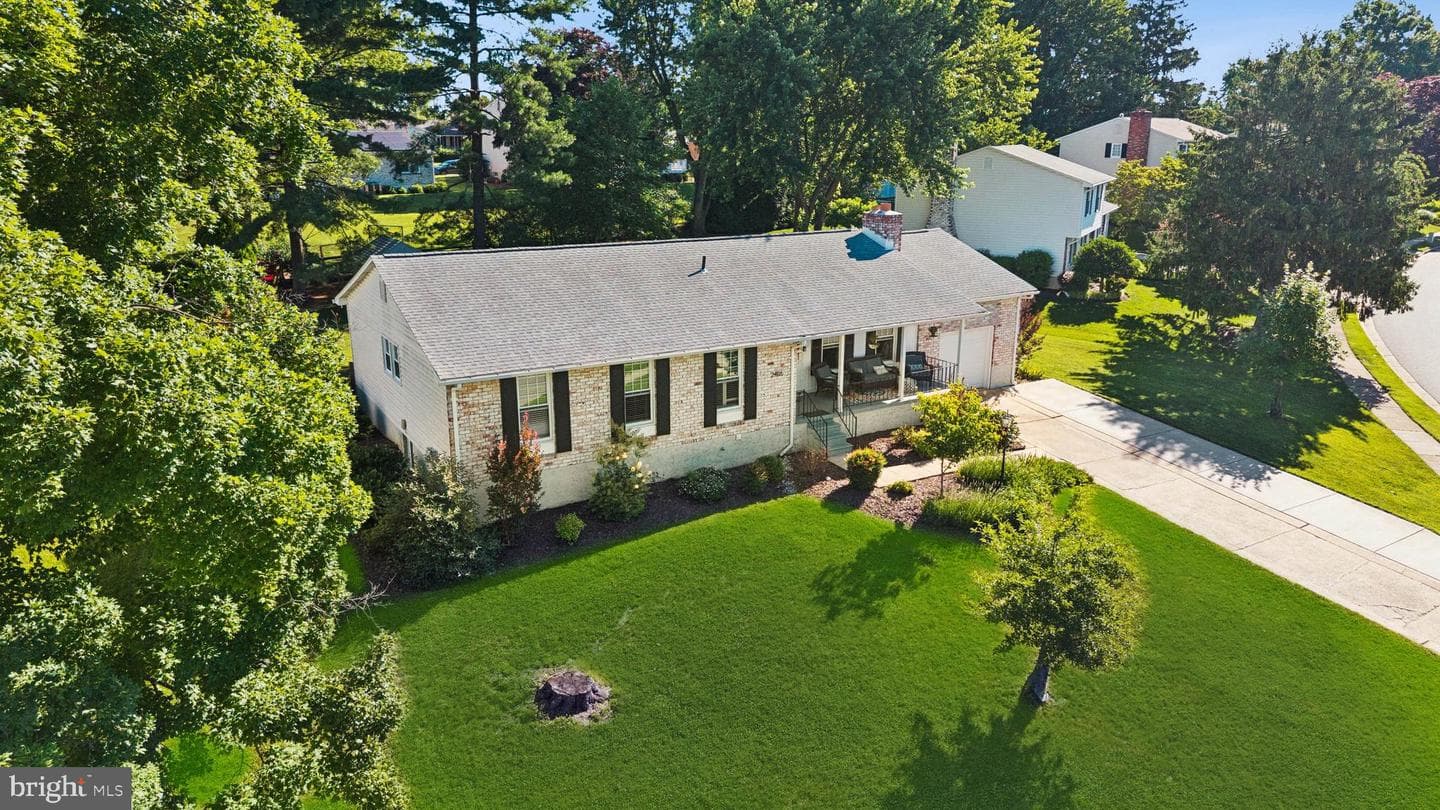 2405 Burlwood Road photo 14