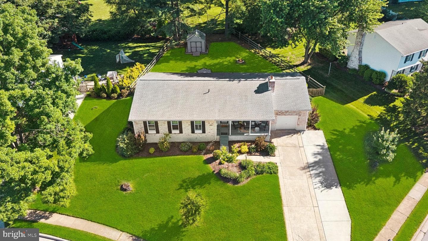 2405 Burlwood Road photo 3