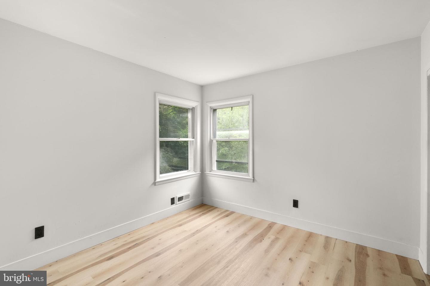 577 Brook Road photo 18