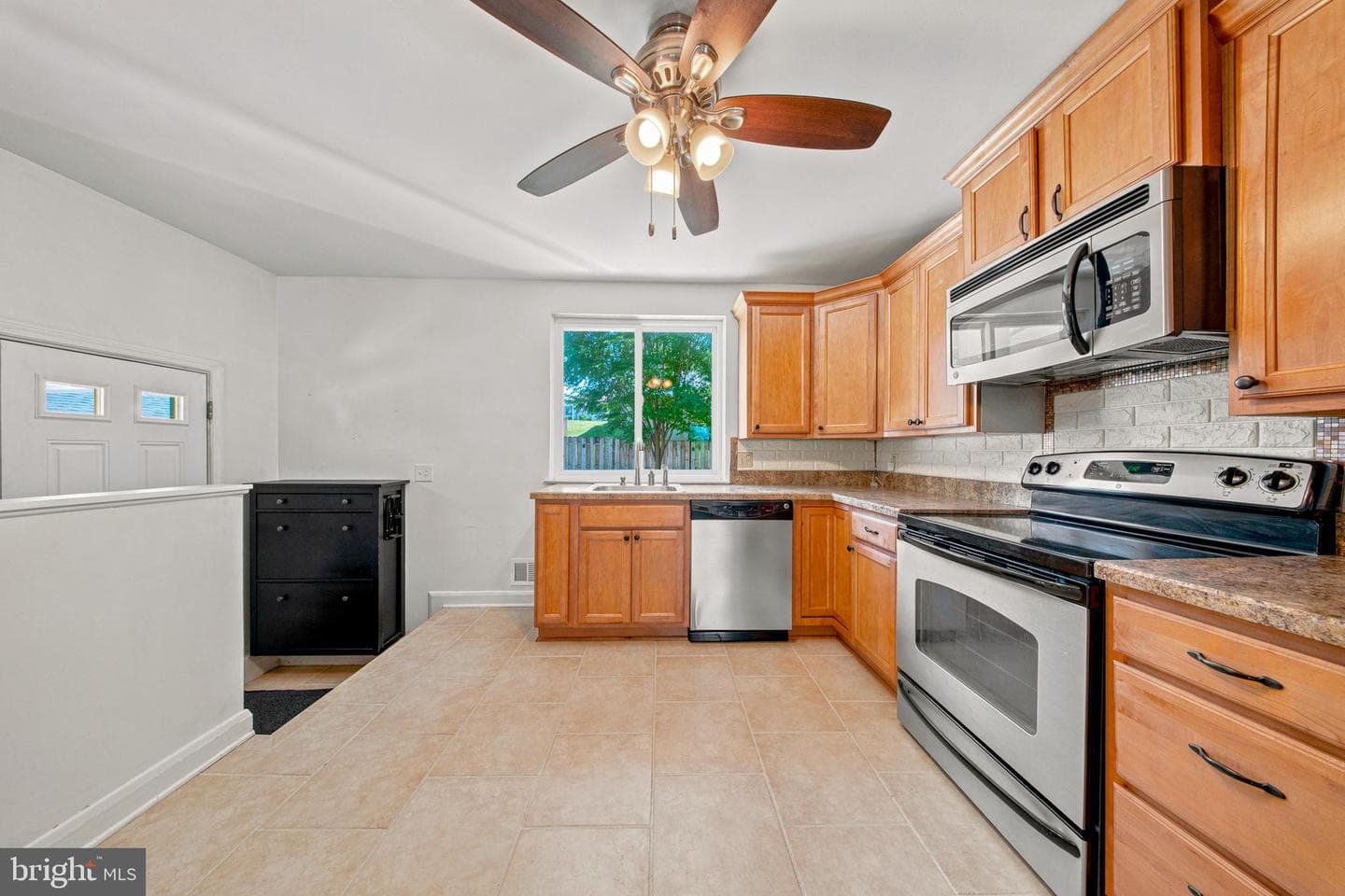 9945 Hilltop Drive photo 11