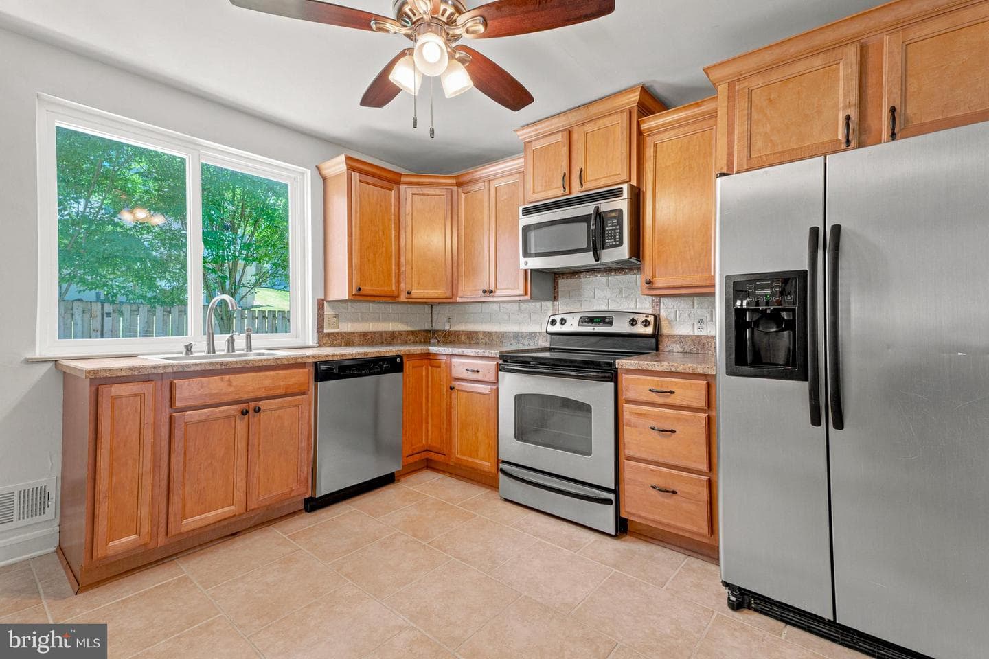 9945 Hilltop Drive photo 13